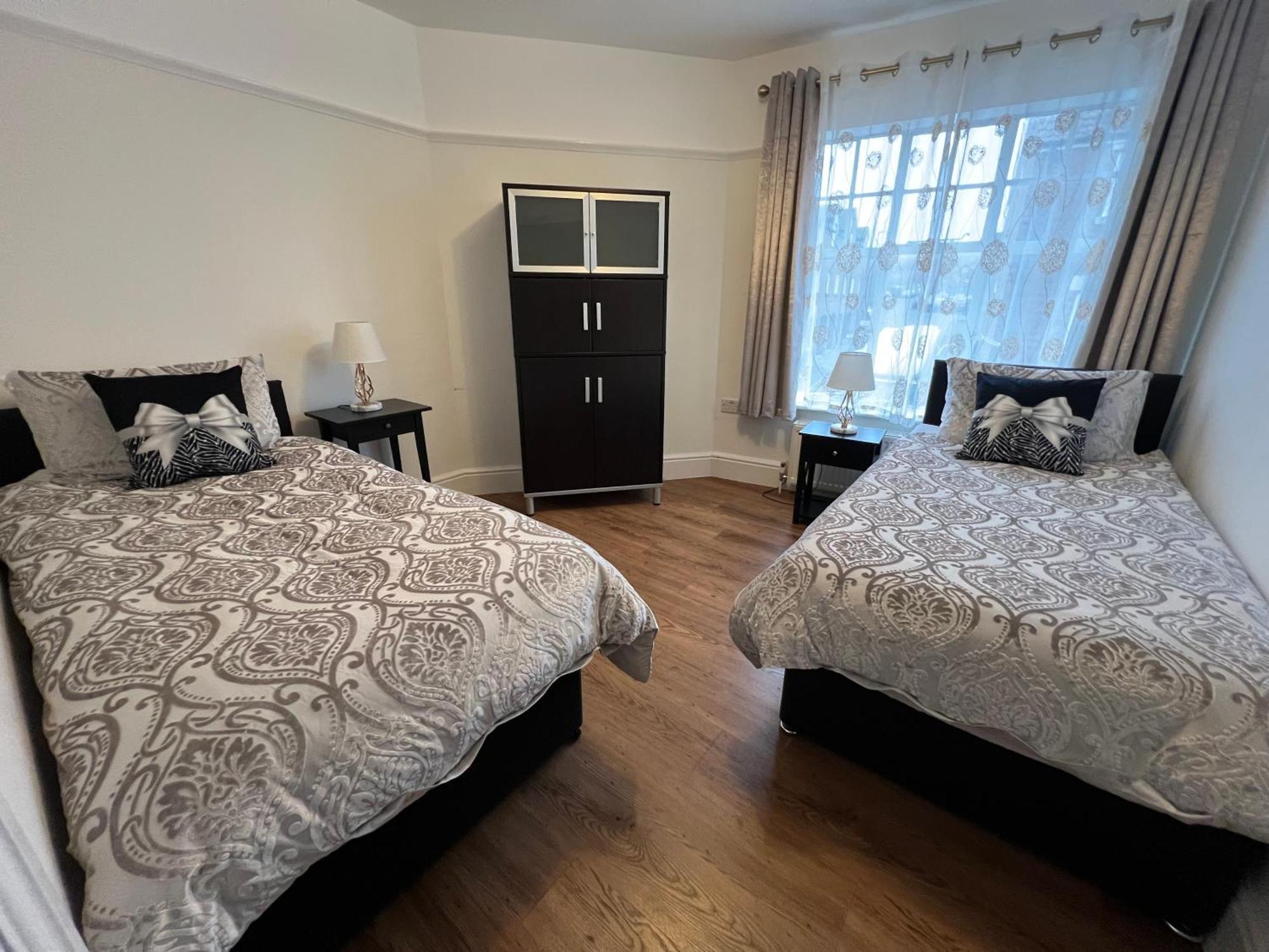 Large Family-Friendly 2Bd Glastonbury Retreat, Sleeps 5 Bagian luar foto