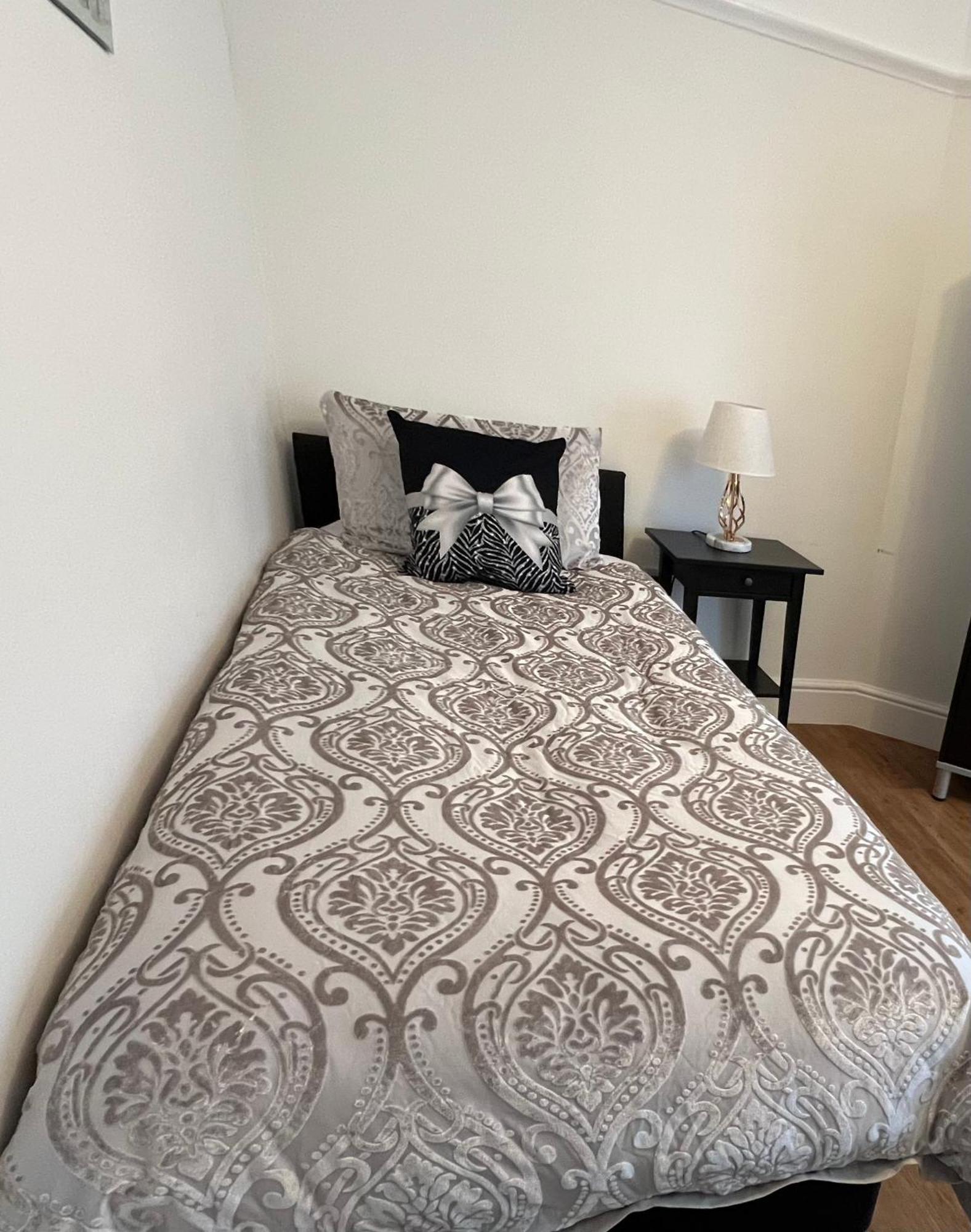 Large Family-Friendly 2Bd Glastonbury Retreat, Sleeps 5 Bagian luar foto