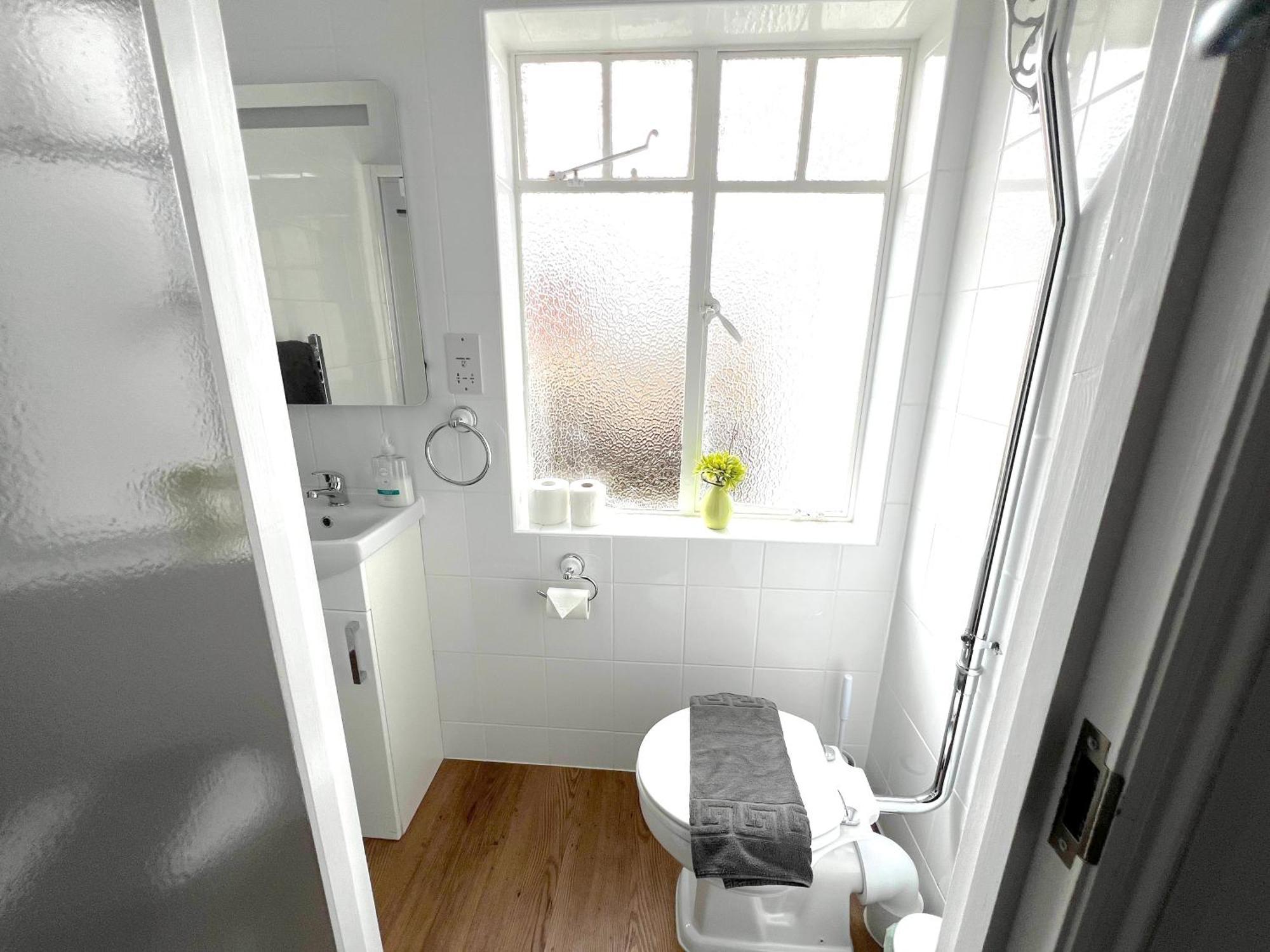 Large Family-Friendly 2Bd Glastonbury Retreat, Sleeps 5 Bagian luar foto