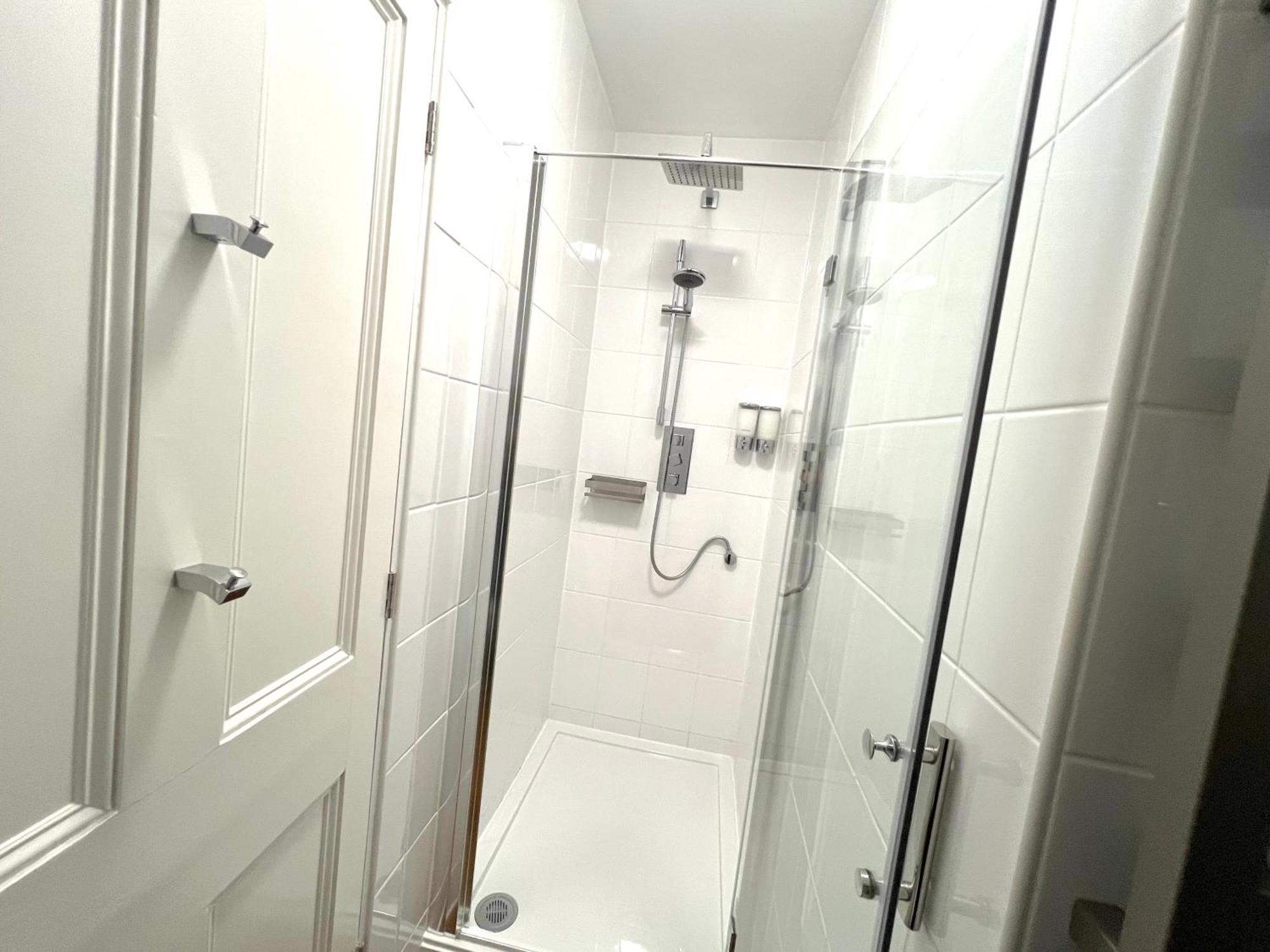 Large Family-Friendly 2Bd Glastonbury Retreat, Sleeps 5 Bagian luar foto