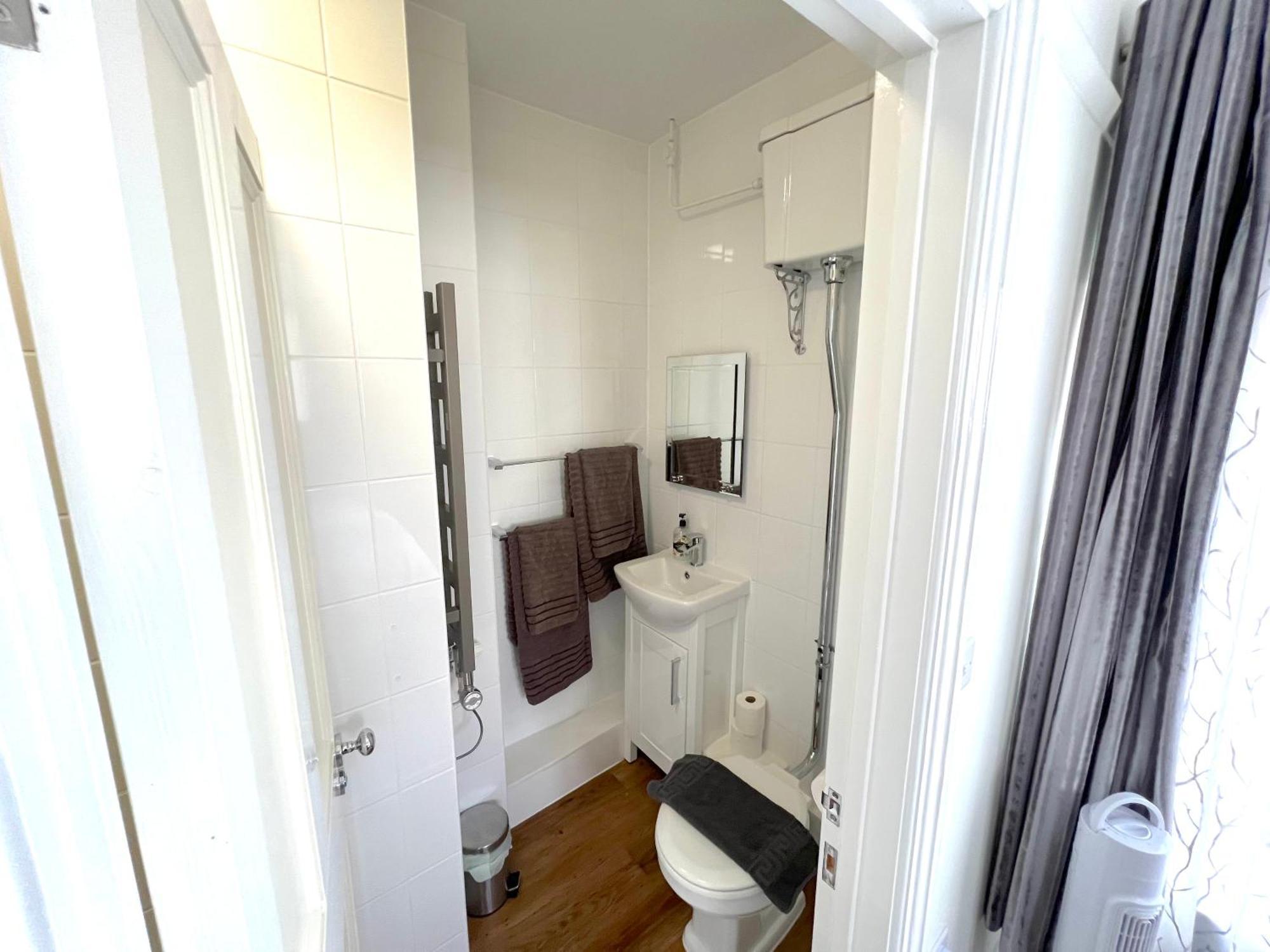 Large Family-Friendly 2Bd Glastonbury Retreat, Sleeps 5 Bagian luar foto